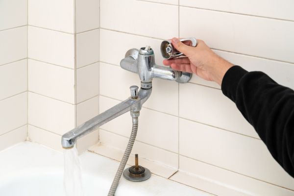 Leaky Bathtub Repair in Sun City